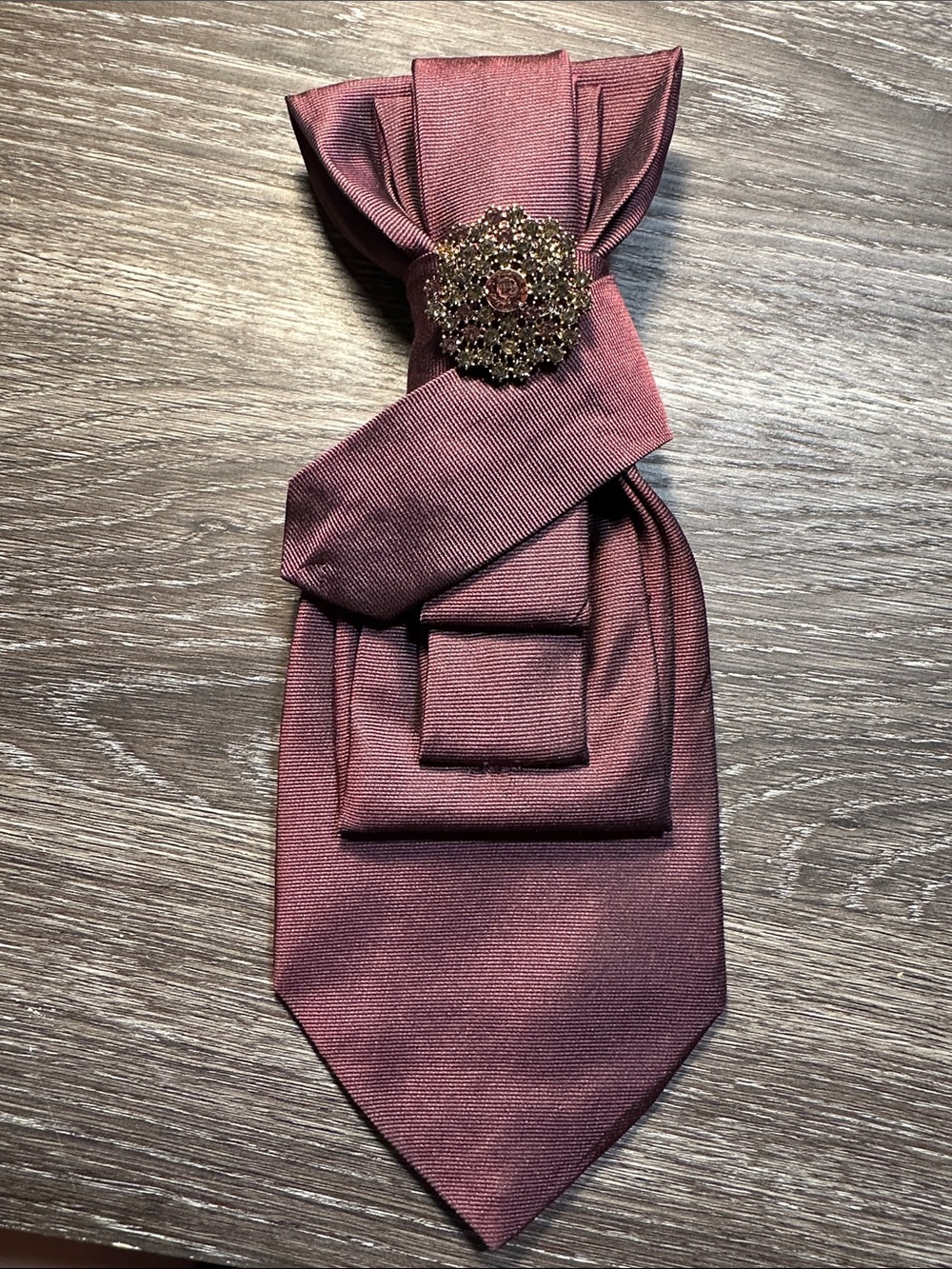 Bugatti Silk Necklace Tie with Gold Filigree Brooch